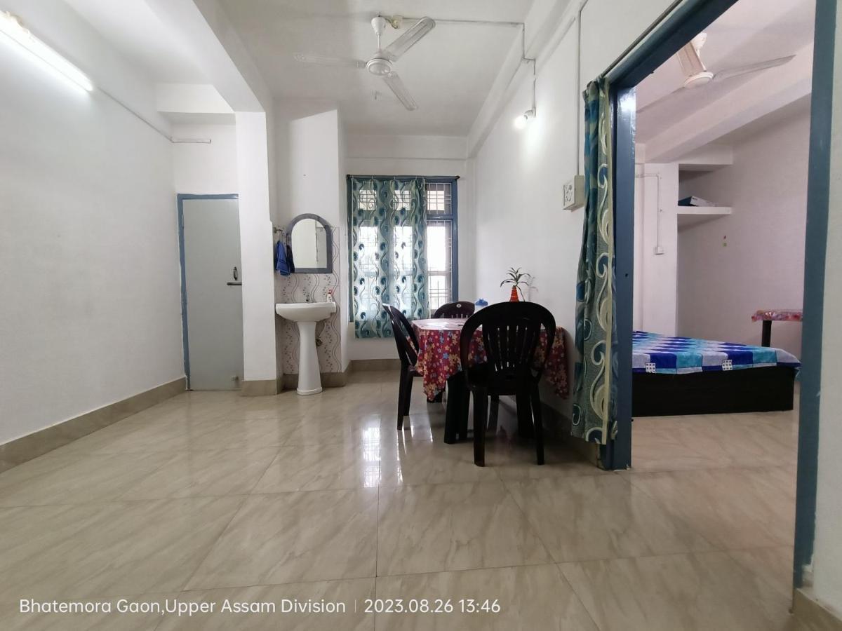 Taj Residency Holiday Homestay -Entire 1Bhk & 2Bhk Private Apartments -Call 767Ooo54Oo Jorhāt Buitenkant foto