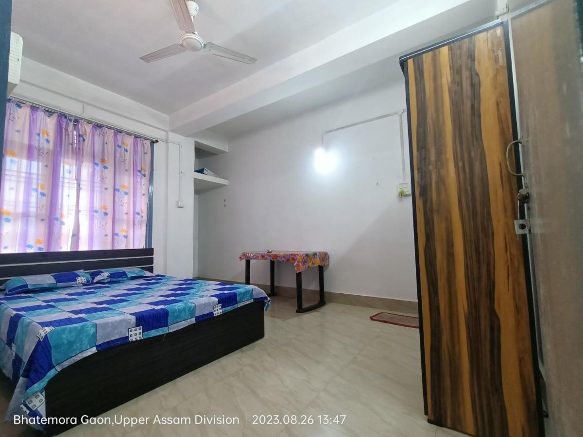 Taj Residency Holiday Homestay -Entire 1Bhk & 2Bhk Private Apartments -Call 767Ooo54Oo Jorhāt Buitenkant foto