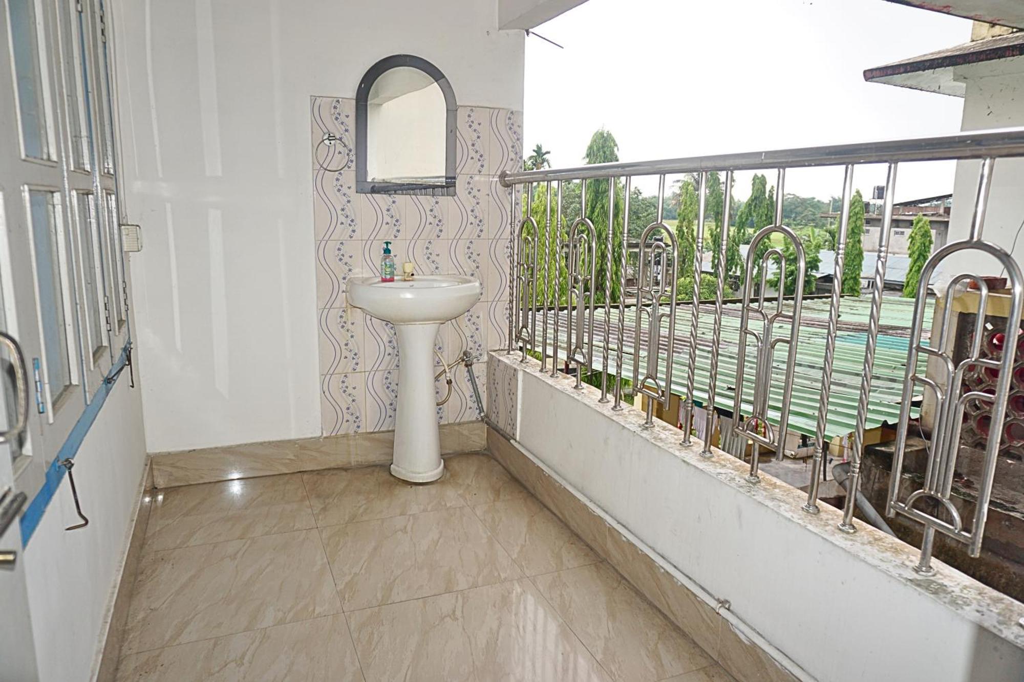 Taj Residency Holiday Homestay -Entire 1Bhk & 2Bhk Private Apartments -Call 767Ooo54Oo Jorhāt Buitenkant foto